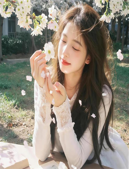 天美麻花传剧创MV免费观看_黑洞表面快播_亚洲日韩精品AV无码富二代